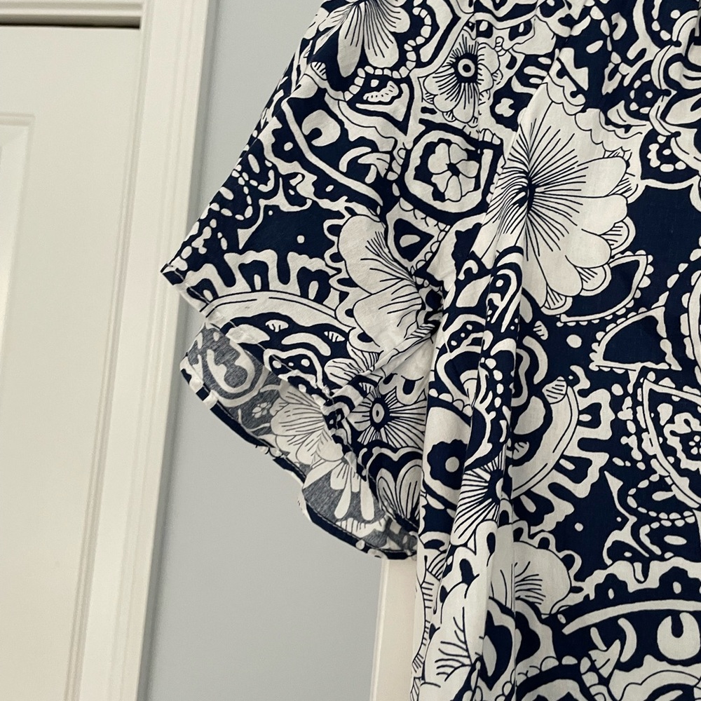 Blue and White Floral Women's Top - Picture 3 of 7